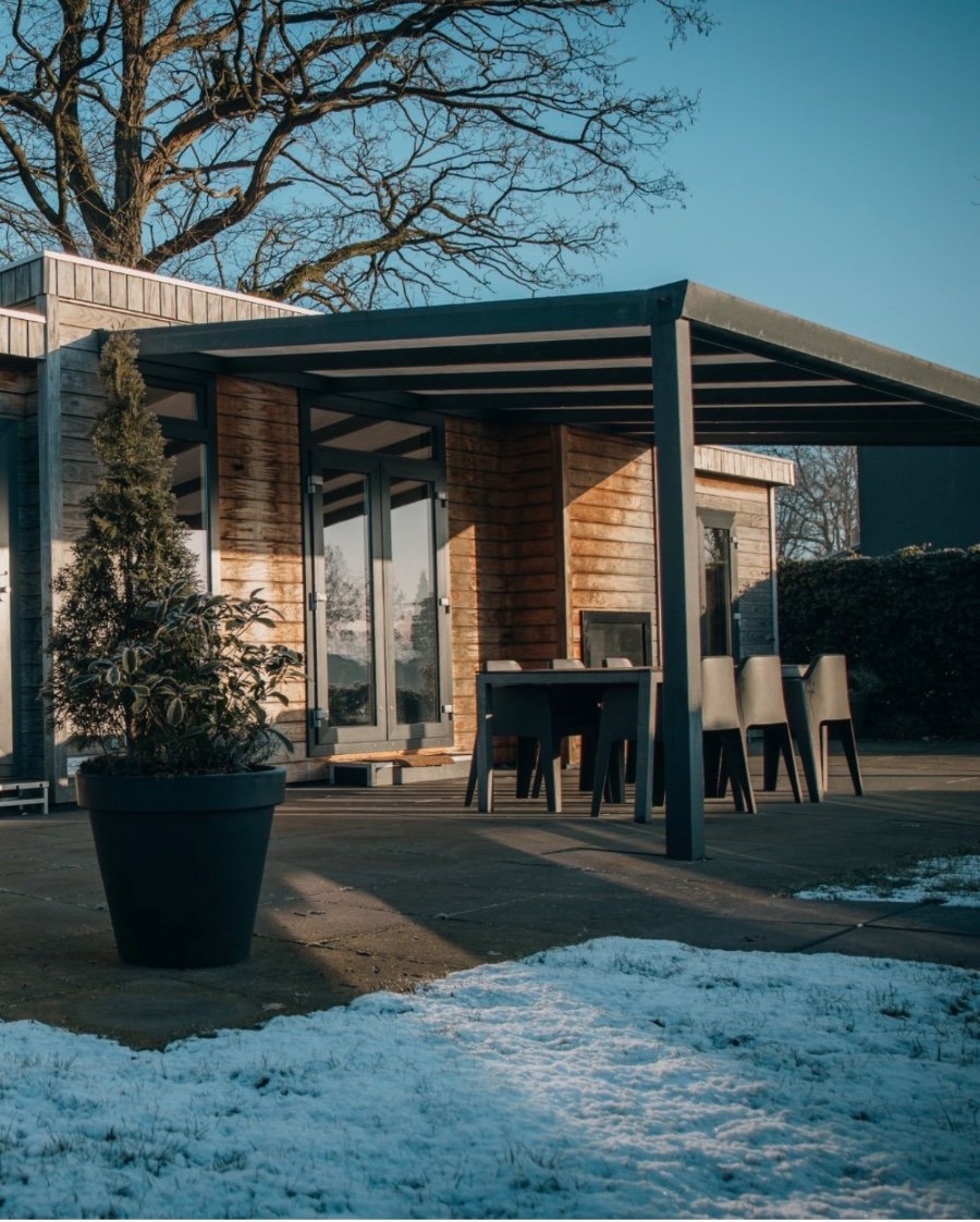 Chalet in de winterzon